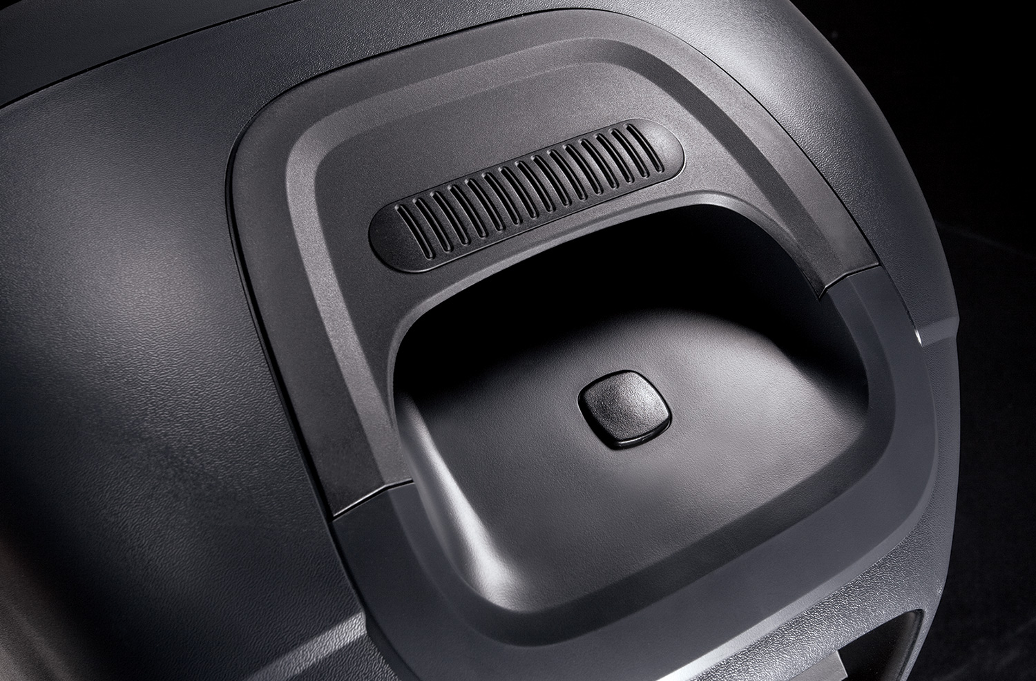 Close-up of the JBL EON 500 series speaker handle, designed for ergonomic handling